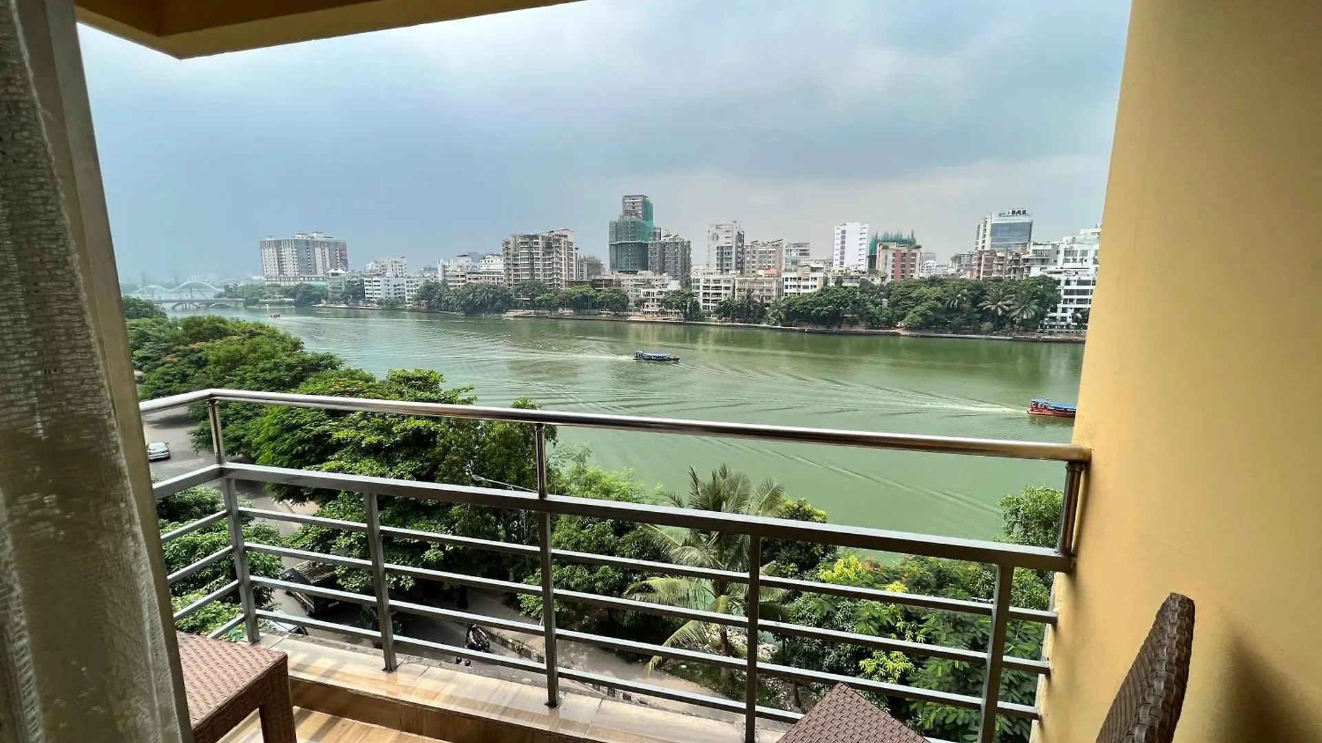 Lake View 2 Bedroom Apartment By Gulshan! Great Offer Dhaka